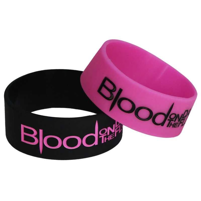 Women Fashion Now - Bracelet en silicone Blood On The