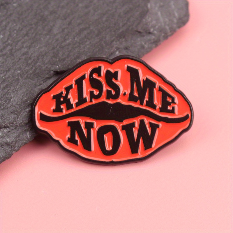 Broche en émail Bold Lip 