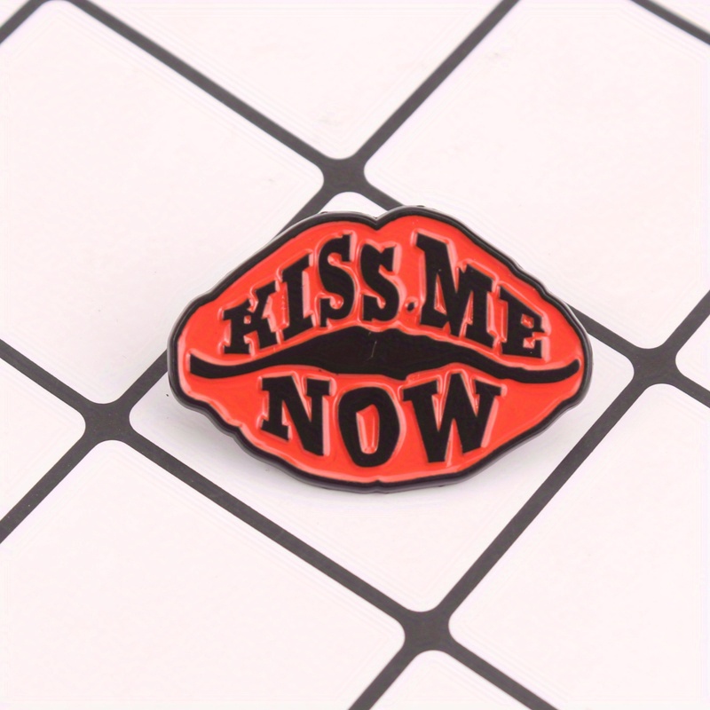 Broche en émail Bold Lip 
