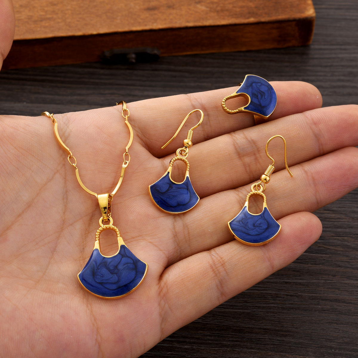Ensemble de bijoux couleur or  - Women Fashion Png avis et prix